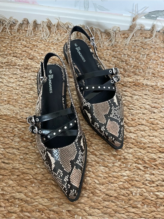 No Boundaries Shoes - NWOT No Boundaries Black White Snake Print Pointed Mules 9 Animal Print Toe Fall